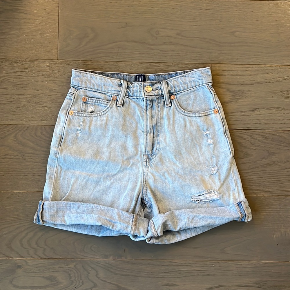 100% cotton light blue wash denim mom shorts jean